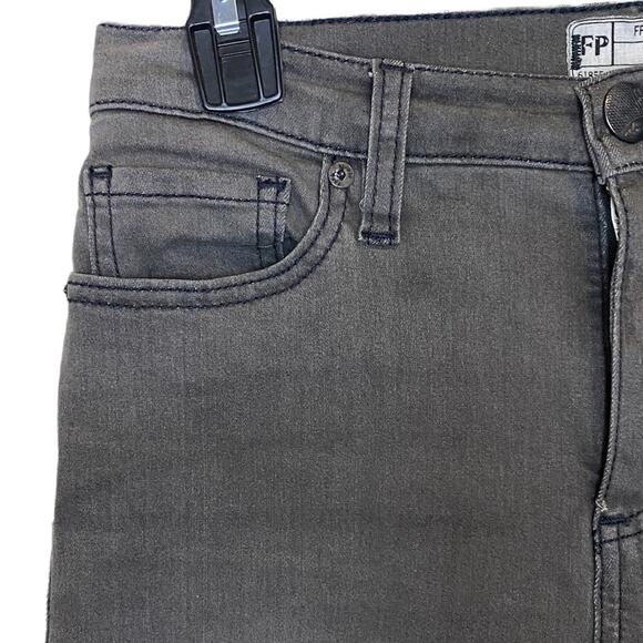 Free People We The Free Charcoal Gray Wash 5 Pocket Style Jeans Size 26 - Picture 5 of 9